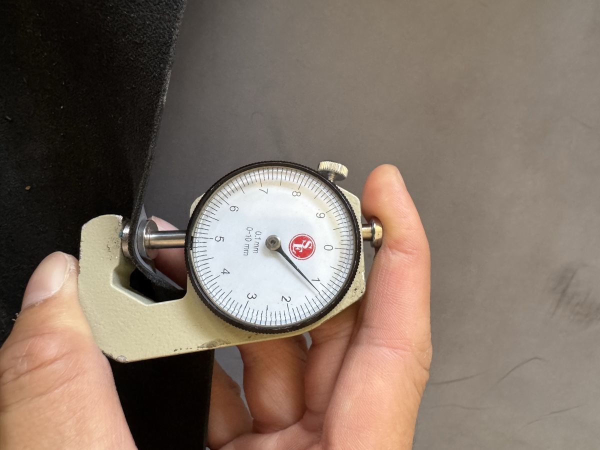 Stoffe: Echtleder, gewachst, schwarz, 1,2mm/cuir véritable, ciré – Neu (gemäss Beschreibung) aus Veyras von ValClasse 3