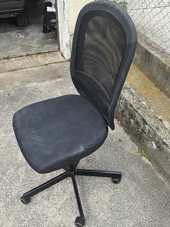 Sedie: Chaise de bureau noire réglable – Usato da Bevaix venduto da mic_rdc7