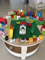 Lot briques LEGO Duplo avec ambulance et figurines