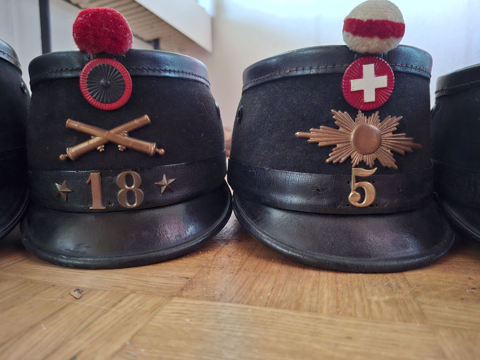 Schweizer Armee Uniformi: Militär Tschako 7 Stk. gem. Bilder – Usato da Boll venduto da romanm0 5