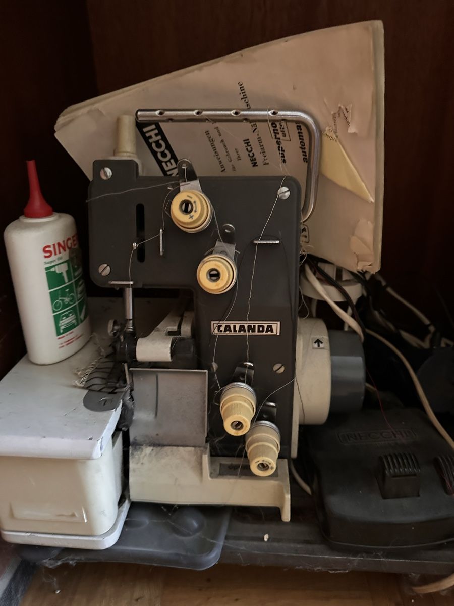 Macchine da cucire: Möbel & Calanda Overlock-Nähmaschine – Usato da Dübendorf venduto da medusa37 3