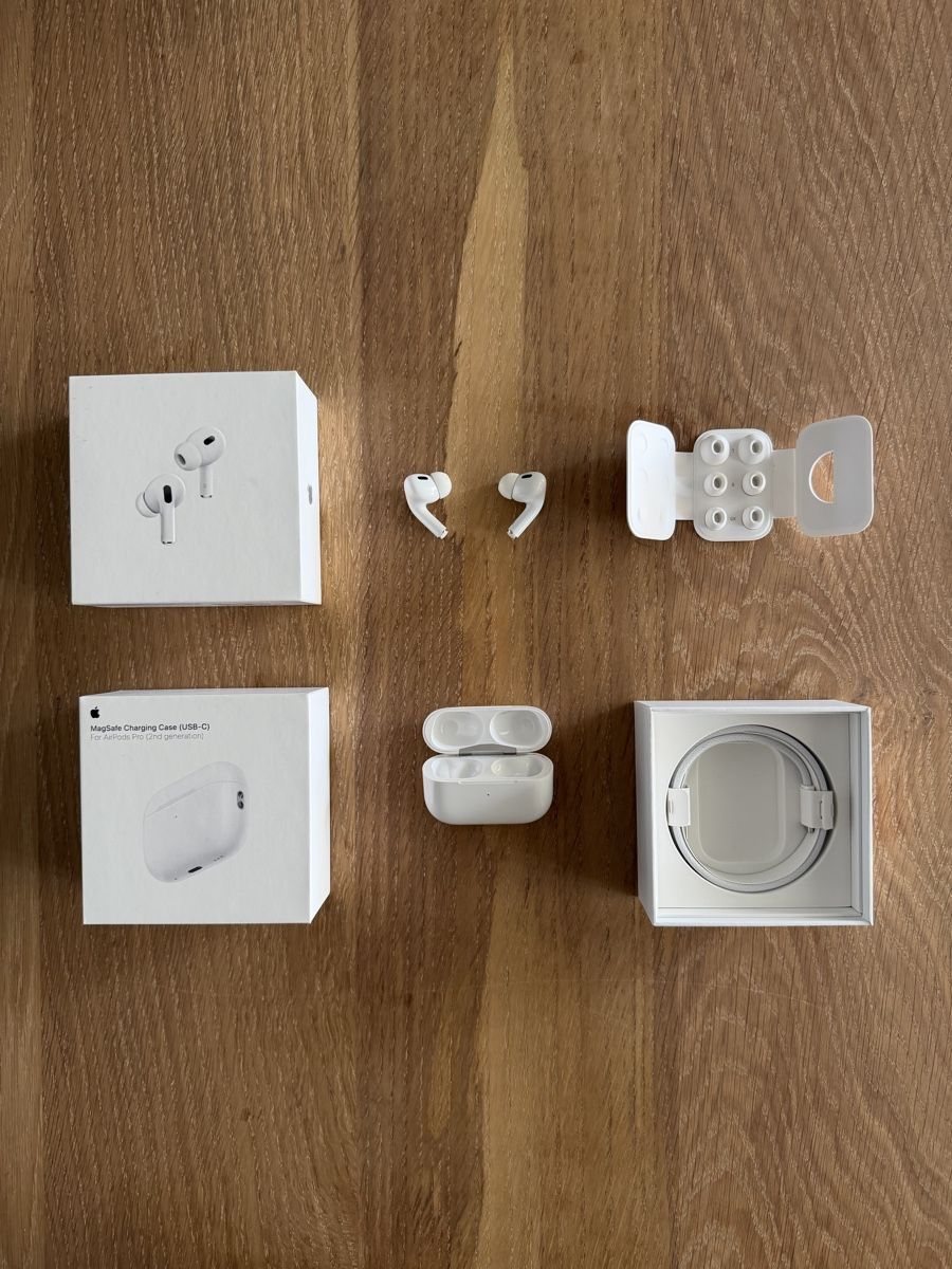 Apple Cuffie: Apple AirPods Pro 2 mit MagSafe Charging Case USB-C – Usato da Wiedlisbach venduto da ito