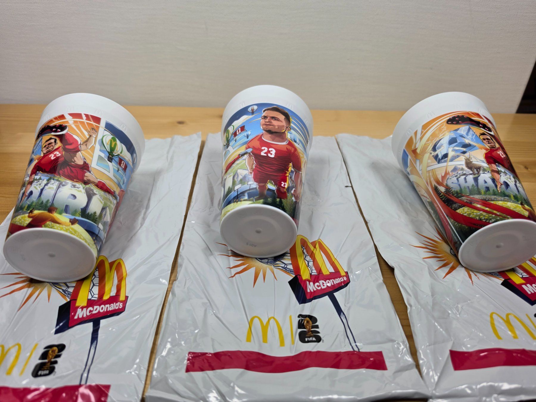Mc Donald's Bicchieri: Set: McDonald's Shaqiri Poster + 3 Shaqiri Becher – Nuovo (secondo la descrizione) da Wil SG venduto da gle_n2ty 2