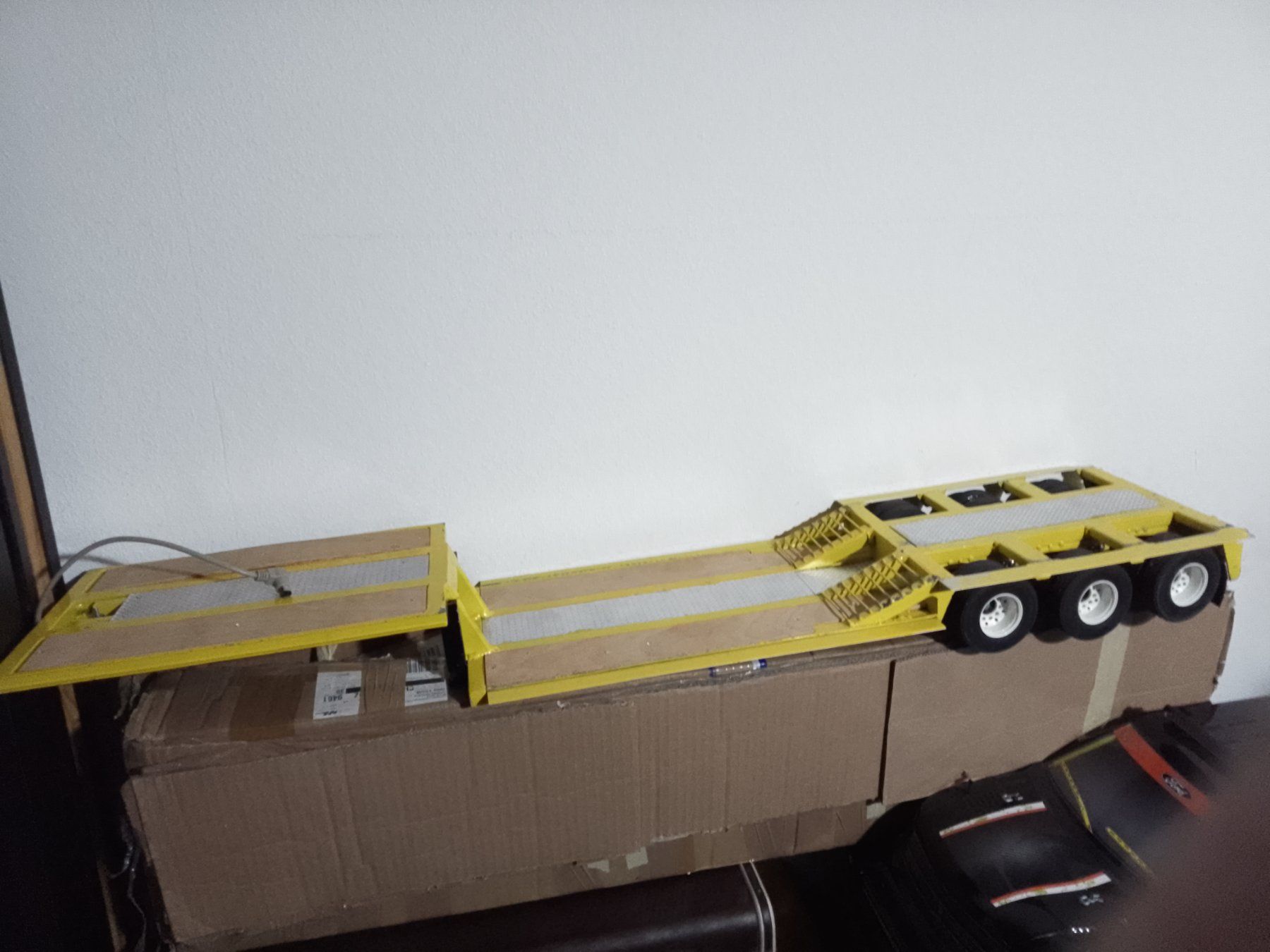 Scania Modellismo RC: Scania mit Tiefgänger – Usato da Biel/Bienne venduto da RC-Modellsport 1