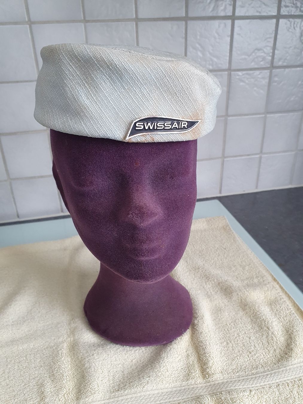 Swissair Uniformen: Swissair Stewardess Hut Sommer – Gebraucht aus WUERENLOS von Eeric
