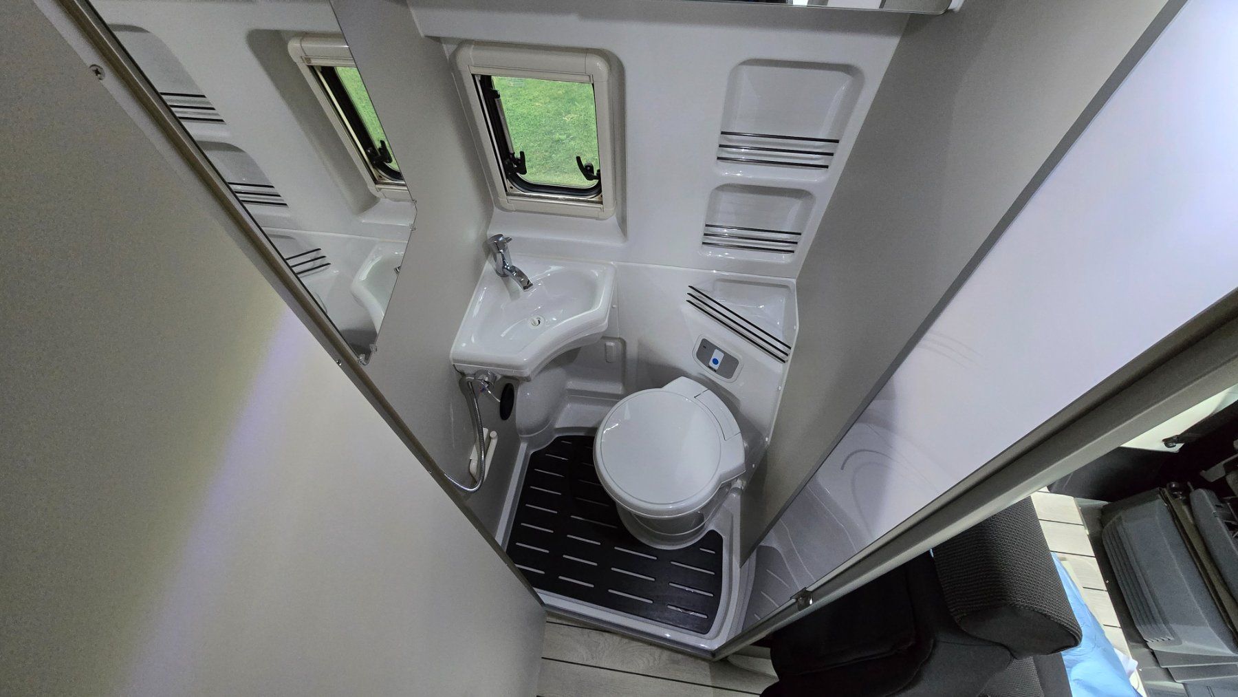 Westfalia Veicoli da campeggio: Westfalia Columbus 600 E, Grigio Campovolo – Nuovo e nell'imballaggio originale da Lohn-Ammannsegg venduto da MOBYCAMPERS 7