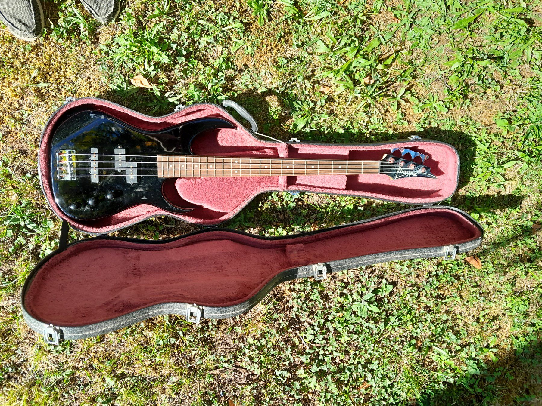 Ibanez Strumenti musicali: IBANEZ EXB 404 E-Bass schwarz – Difettoso da Vevey venduto da Aveelu