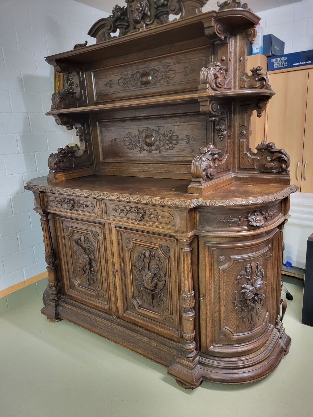 Credenze: Antikes Eichenbuffet Schrank mit Schnitzereien Holz – Usato da Rombach venduto da tine1111 1