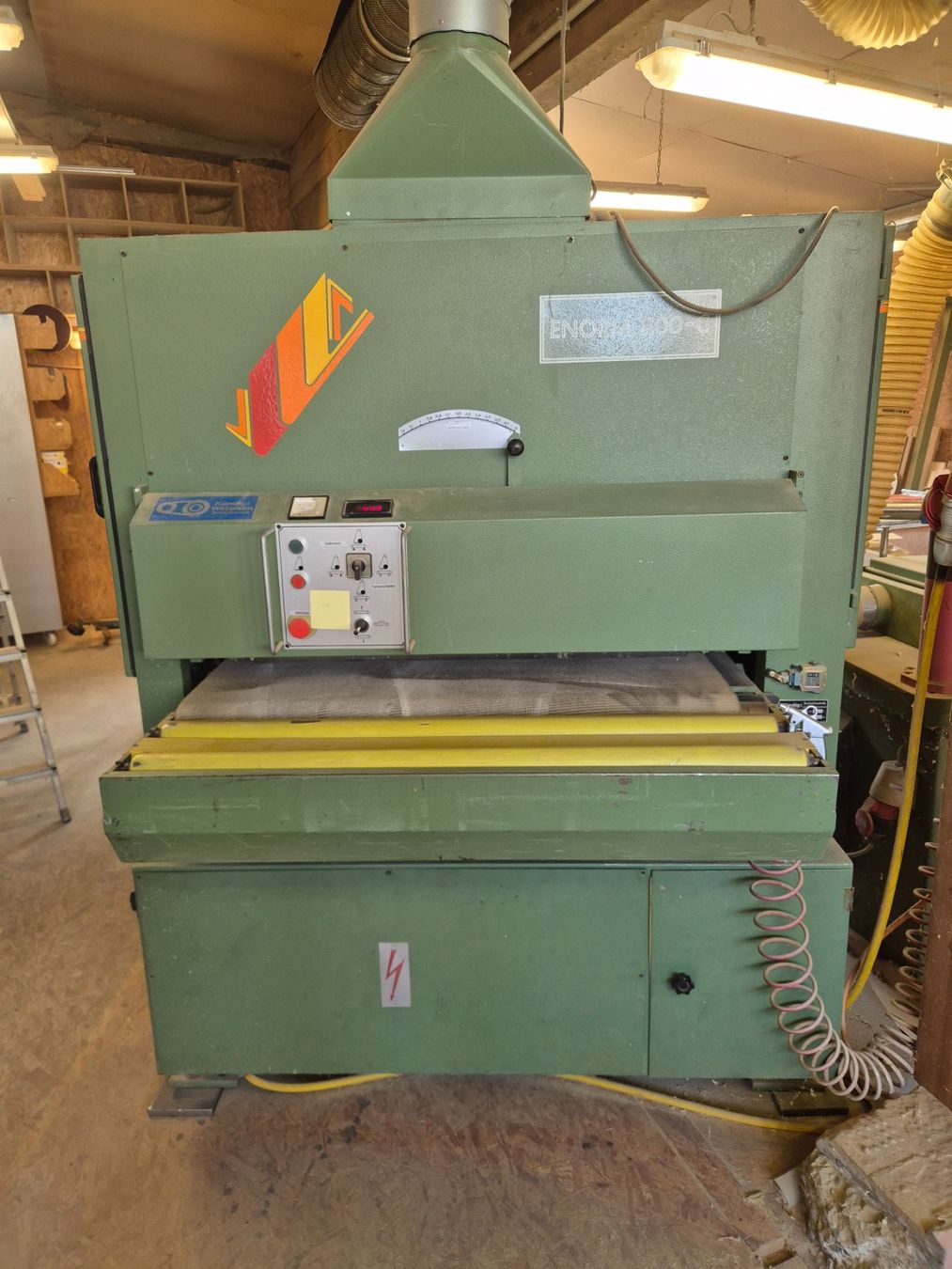 Toutes les machines: Breitbandschleifmaschine Kündig 1100-C – D'occasion à Walterswil BE par gwerder5720