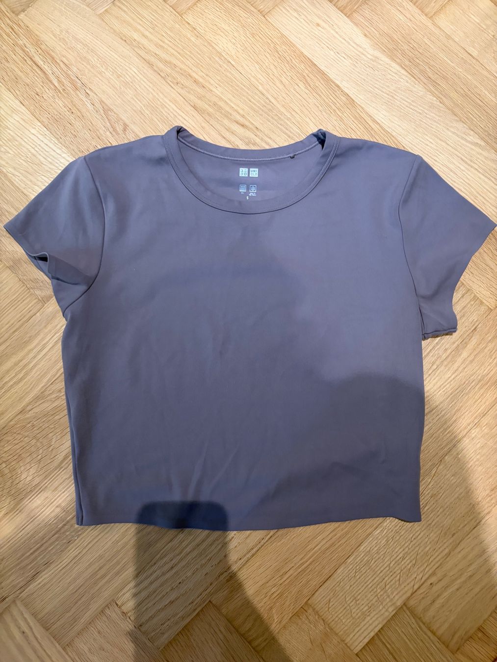 Top: UNIQLO New Crop Top size S – Nuovo e nell'imballaggio originale da Zürich venduto da mon_ht6w