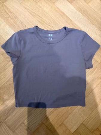 UNIQLO New Crop Top size S