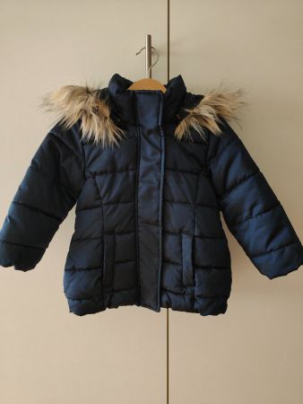 Warme Winterjacke mit Fellkapuze Grösse 92