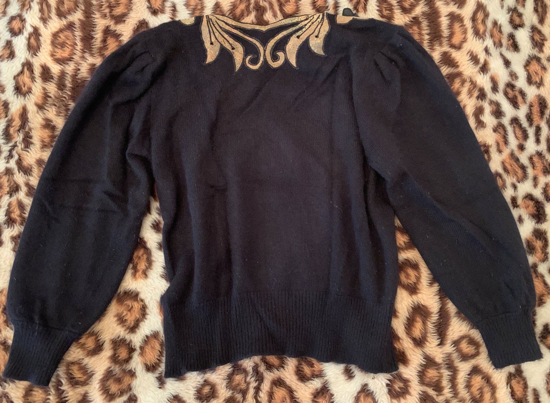 Maglioni & Felpe: Luxus Kashmir Pullover - Einzelstück mit  Lederverzierungen – Nuovo (secondo la descrizione) da Wangen ZH venduto da olivia20 5