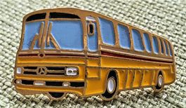 O662 - Pin Die Post PTT Postauto Mercedes