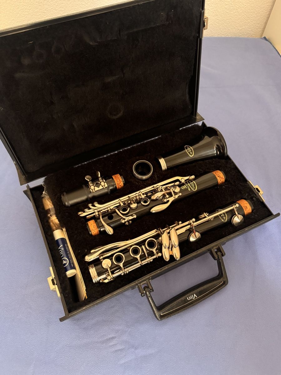 Strumenti musicali: Klarinette Marke Vito – Usato da Bern venduto da Schaeggi83 1