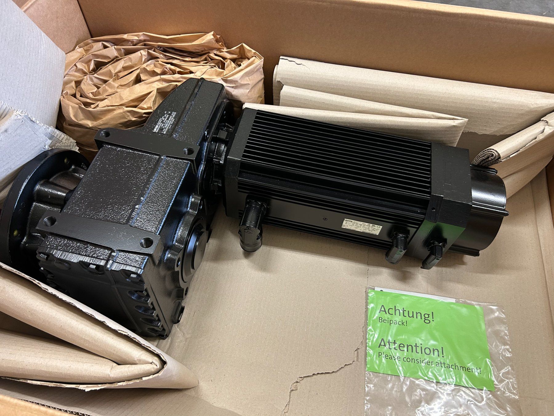 Grosser und neuer Getriebemotor von LENZE (Gebraucht) in Zofingen für ...