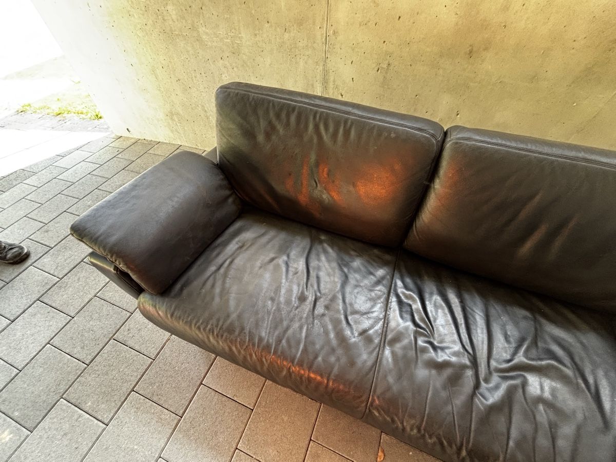 Sofas: Ledersofa 2-Sitzer schwarz – D'occasion à Lohn-Ammannsegg par Lancer98 1