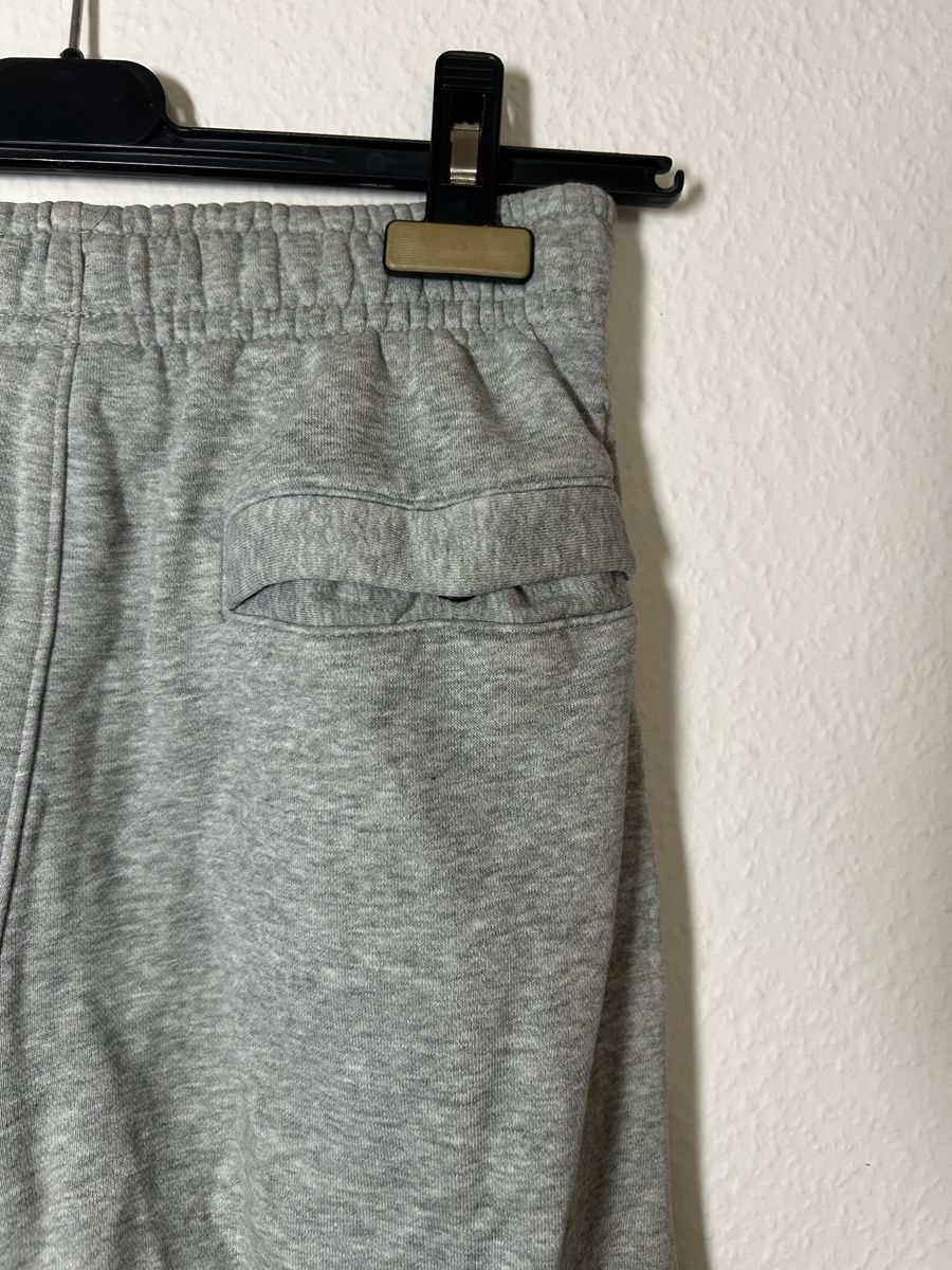 Nike Pantaloni: Nike Jogginghose Grösse M grau – Usato da Bern venduto da sor_5lyt 3