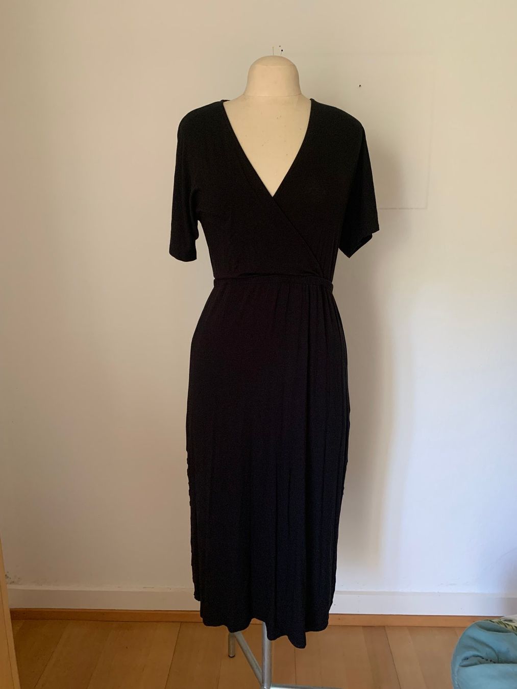 Vestiti: Schwarzes Sommerkleid in Wickeloptik – Usato da Winterthur venduto da Drachenrose