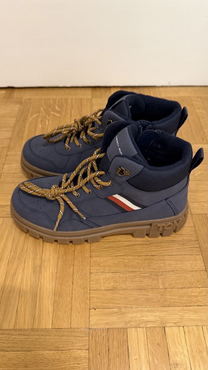 Tommy Hilfiger Scarpe per ragazzi: Kinderschuhe Tomy Hilfiger 37 nummer – Usato da BASEL venduto da NELLA26