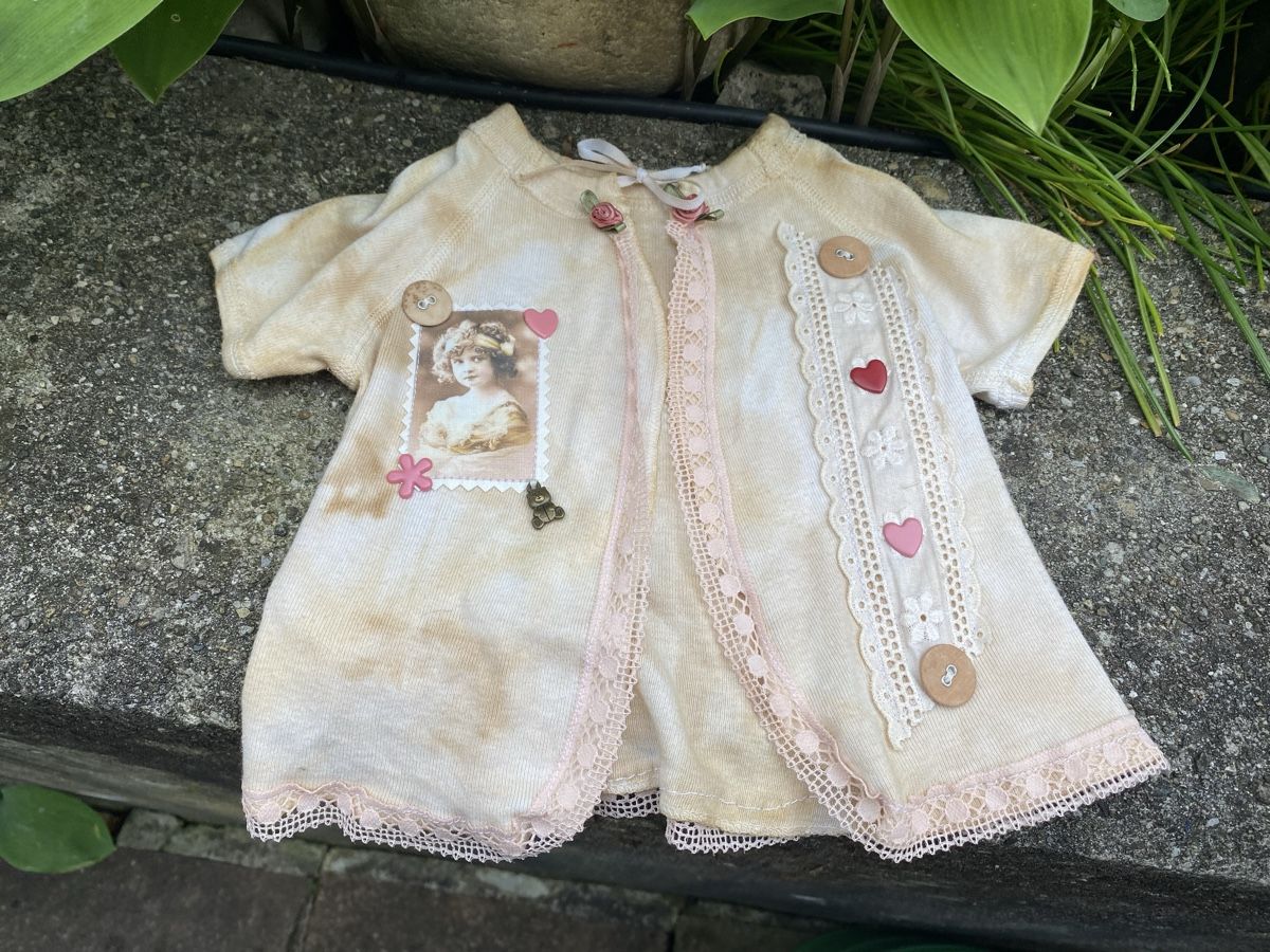 Bambole: für Puppen oder Teddy‘s 2 Jäckchen – Nuovo e nell'imballaggio originale da Langenthal venduto da flower101 9