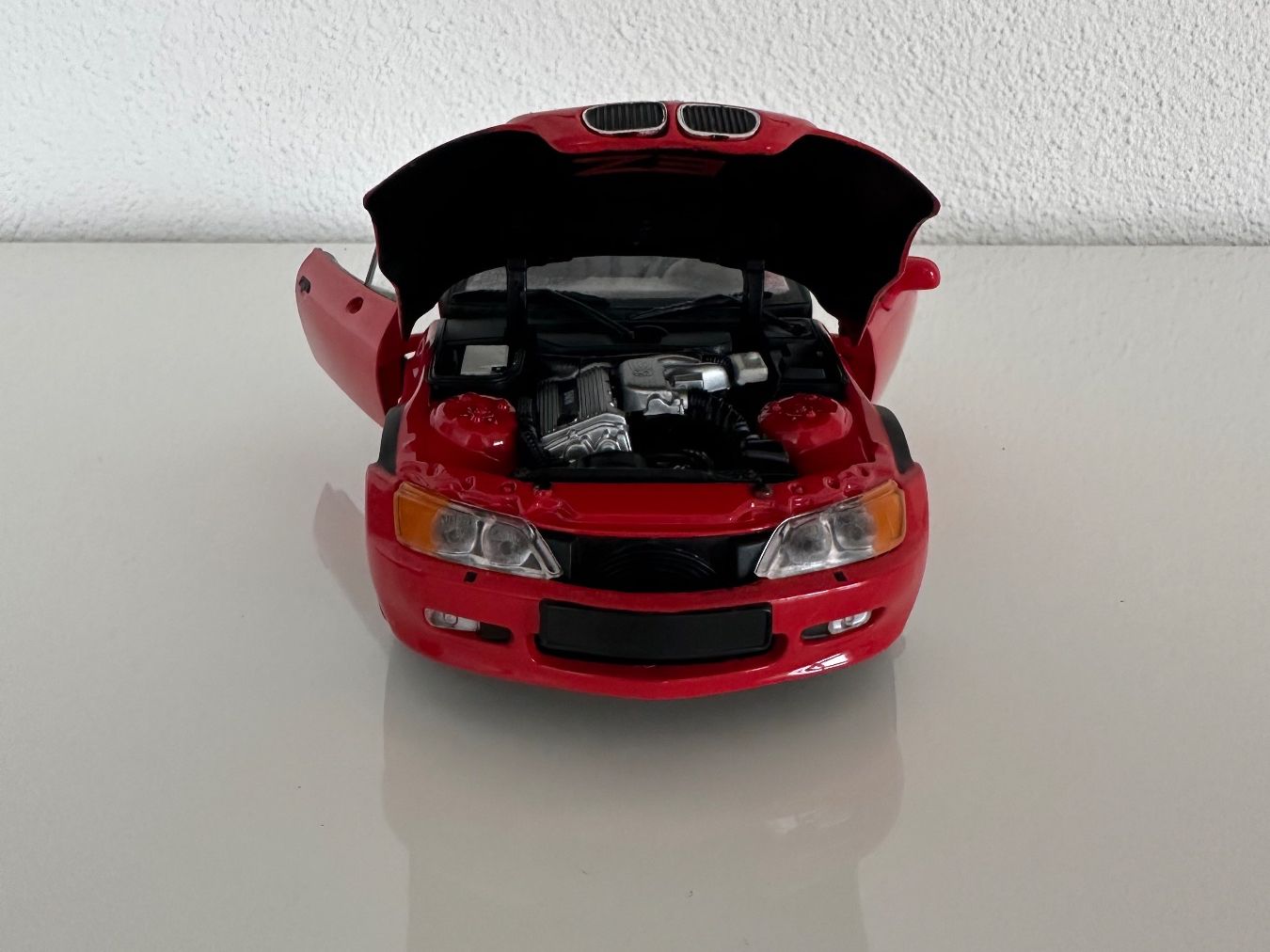 UT Models Modellini d'auto: BMW Z3 Roadster 1:18 UT Models rot – Usato da Muri AG venduto da gae_kz9y 6