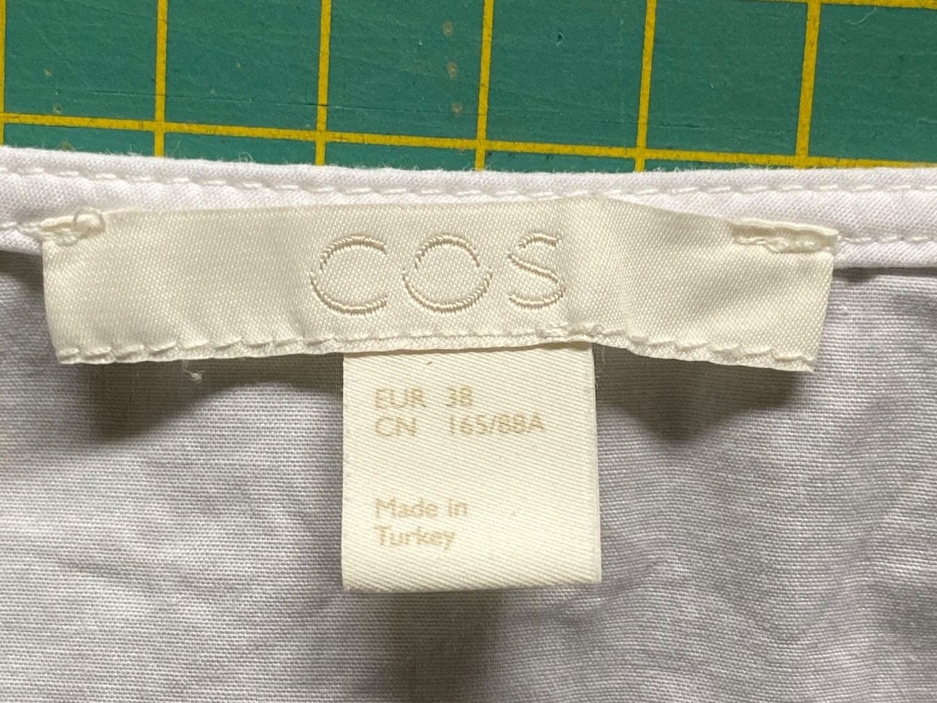 Cos Blusen: Weisse COS Bluse (Baumwolle) – Gebraucht aus Siselen BE von  2