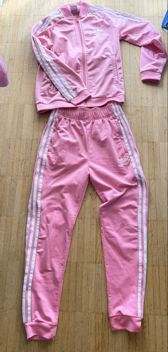 Adidas Lotti & Set di vestiti: Adidas rose taille 146/152 – Nuovo (secondo la descrizione) da Meyrin venduto da Pretty2000