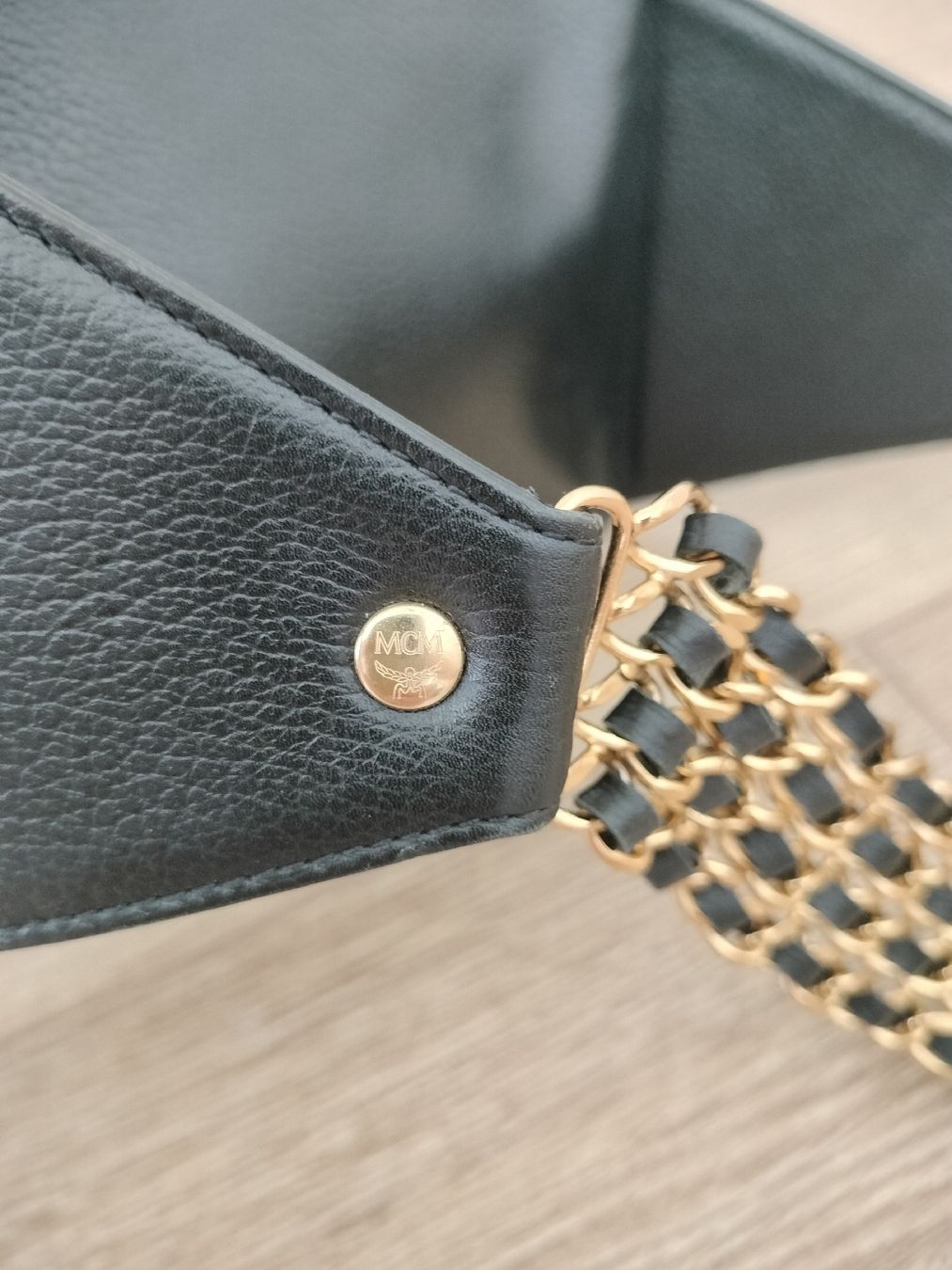 Mcm Taschen: MCM Bauchtasche Schwarz Gold Kette – Gebraucht aus Meinier von hwe_zky5 2