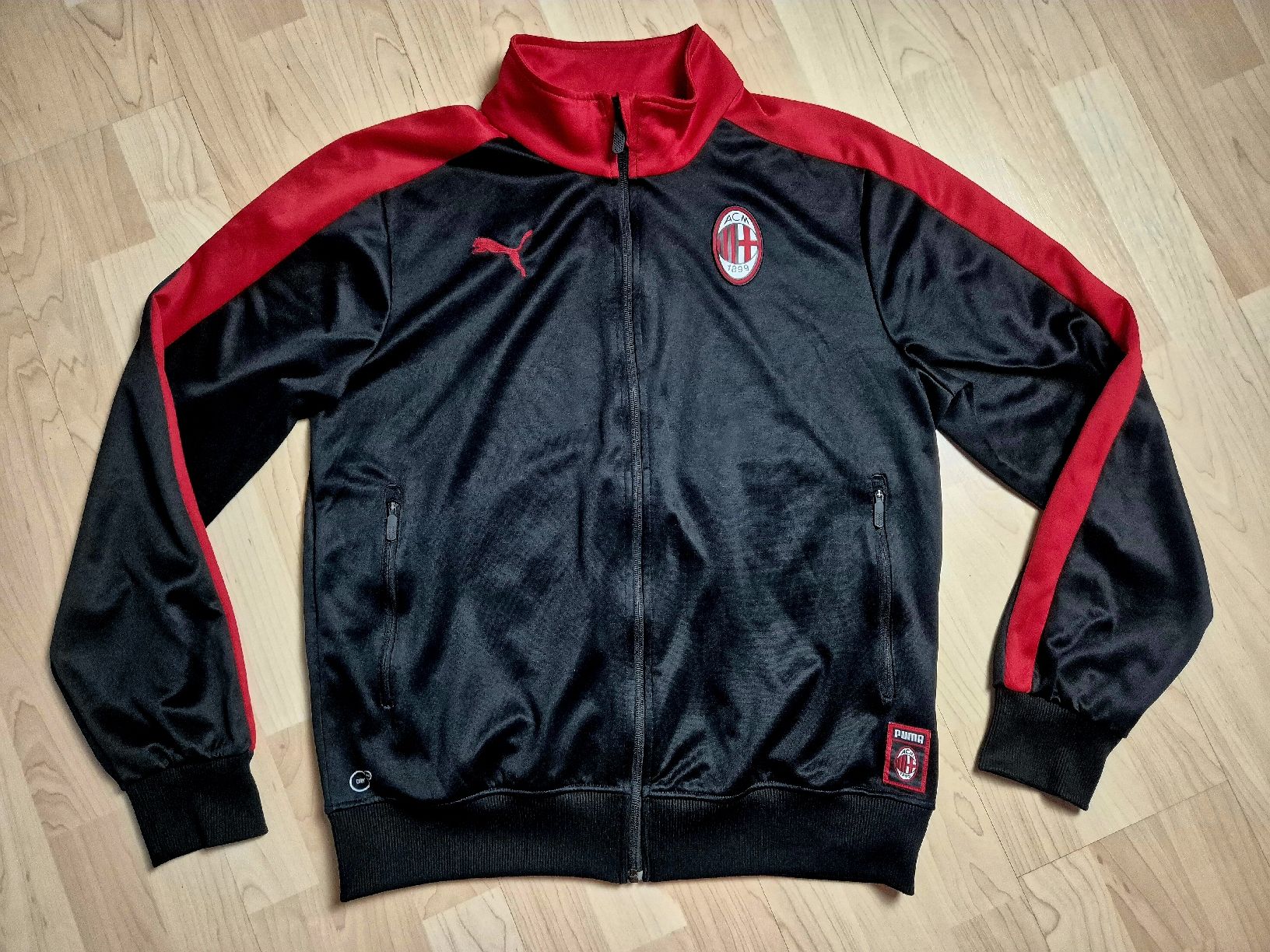 Puma Giacche: Puma 18/19 AC Milan Jacke Grösse L – Nuovo (secondo la descrizione) da St. Gallen venduto da CaliSunshine