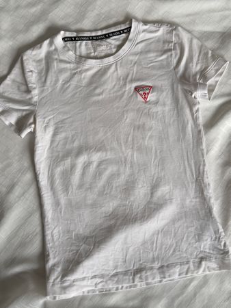 Weisses GUESS T-Shirt