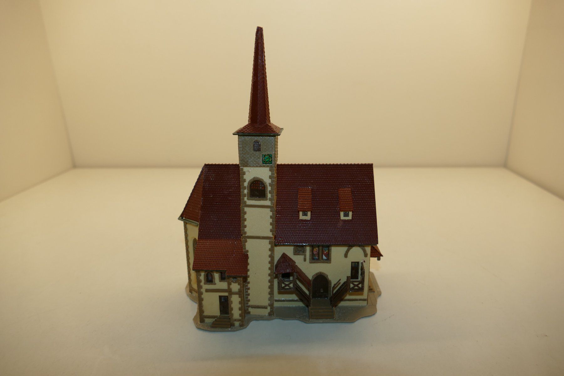 Vollmer Modellini di ferrovie: Vollmer N: Kirche Ditzingen – Usato da Niederhasli venduto da rail-duerst 1