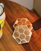 Untersetzer 5-er set aus Holz - Hive Coasters Custom Engrave