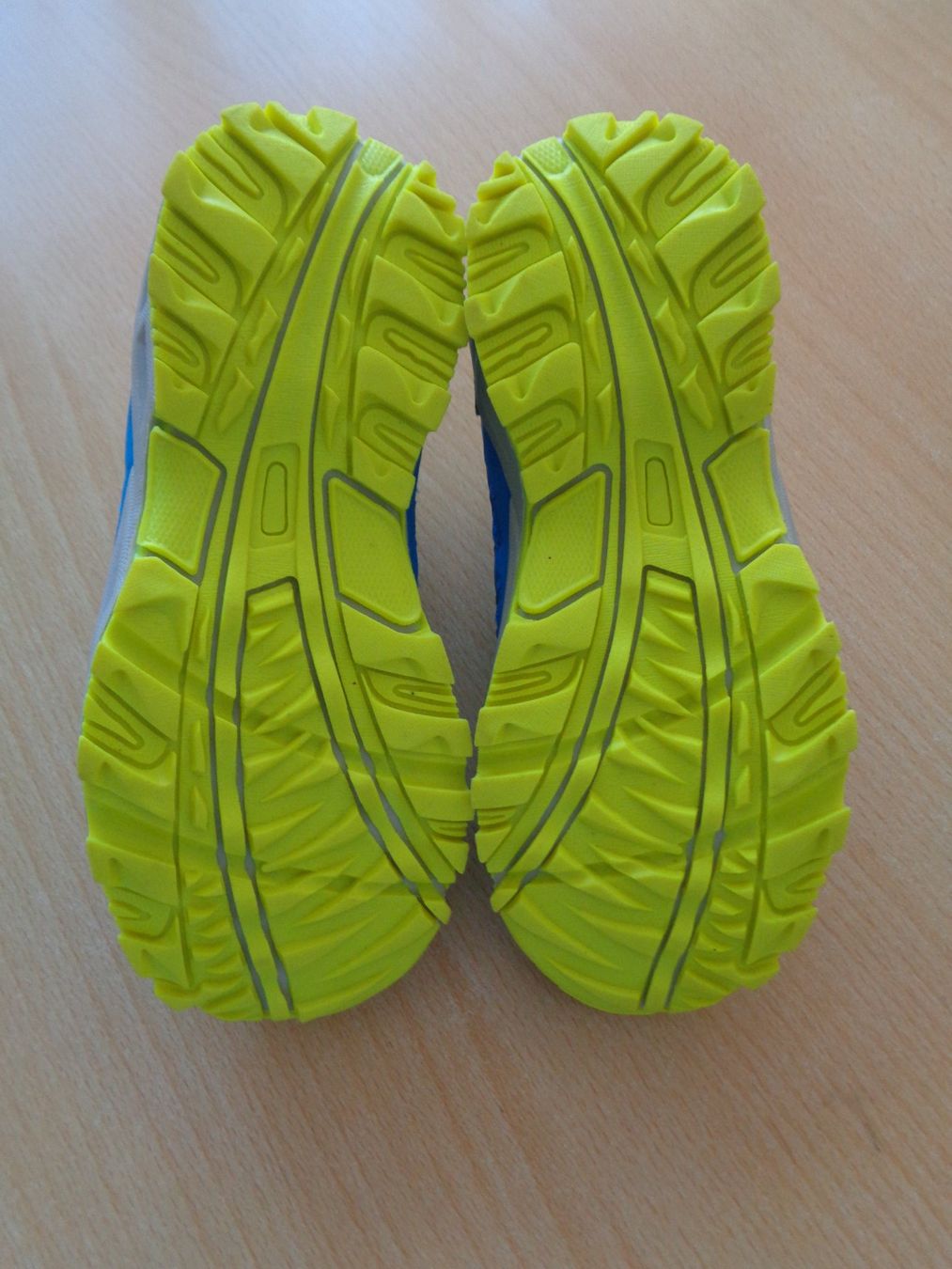 Scarpe per ragazzi: Kinder Turnschuh/ Trekkingschuh Gr 29 neu – Nuovo (secondo la descrizione) da Dietikon venduto da chroetli77 1