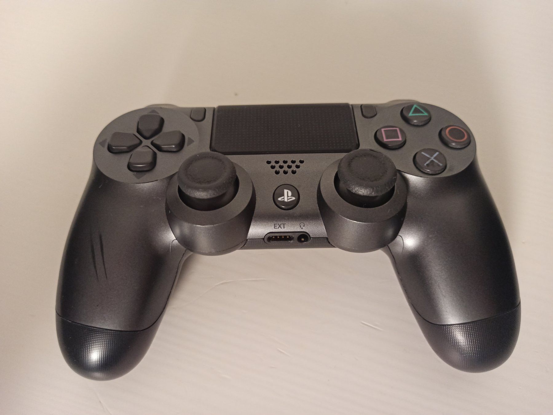 Manettes: Original Controller Sony PS4 Wireless DualShock 4 V2 B – D'occasion à Oberweningen par mar_87mx 1