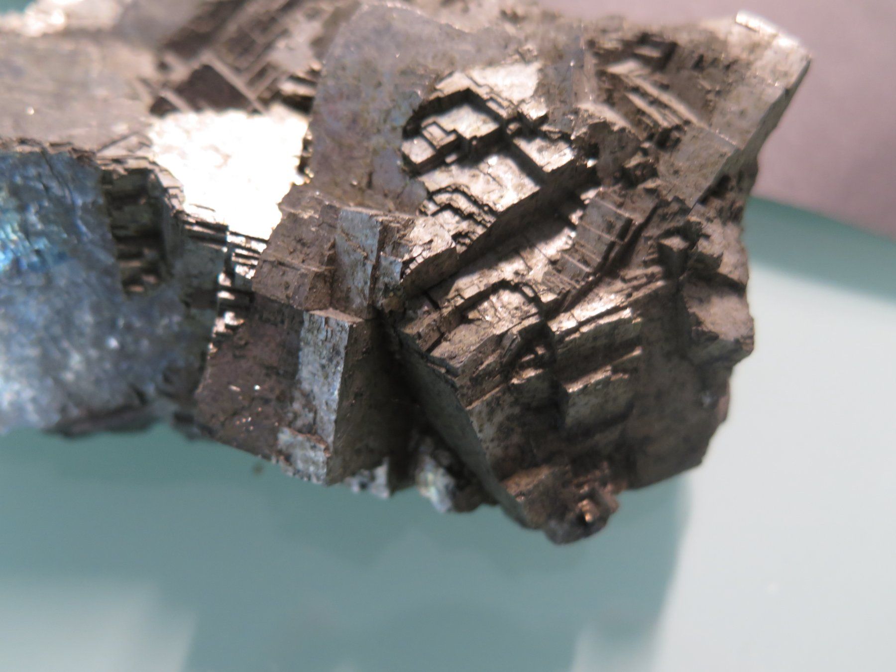 Minerali & Pietre curative: Ferro Vanadium von Duisburg ca. 724 gr. – Usato da Schaffhausen venduto da Yamakana51L8736OQ8 3