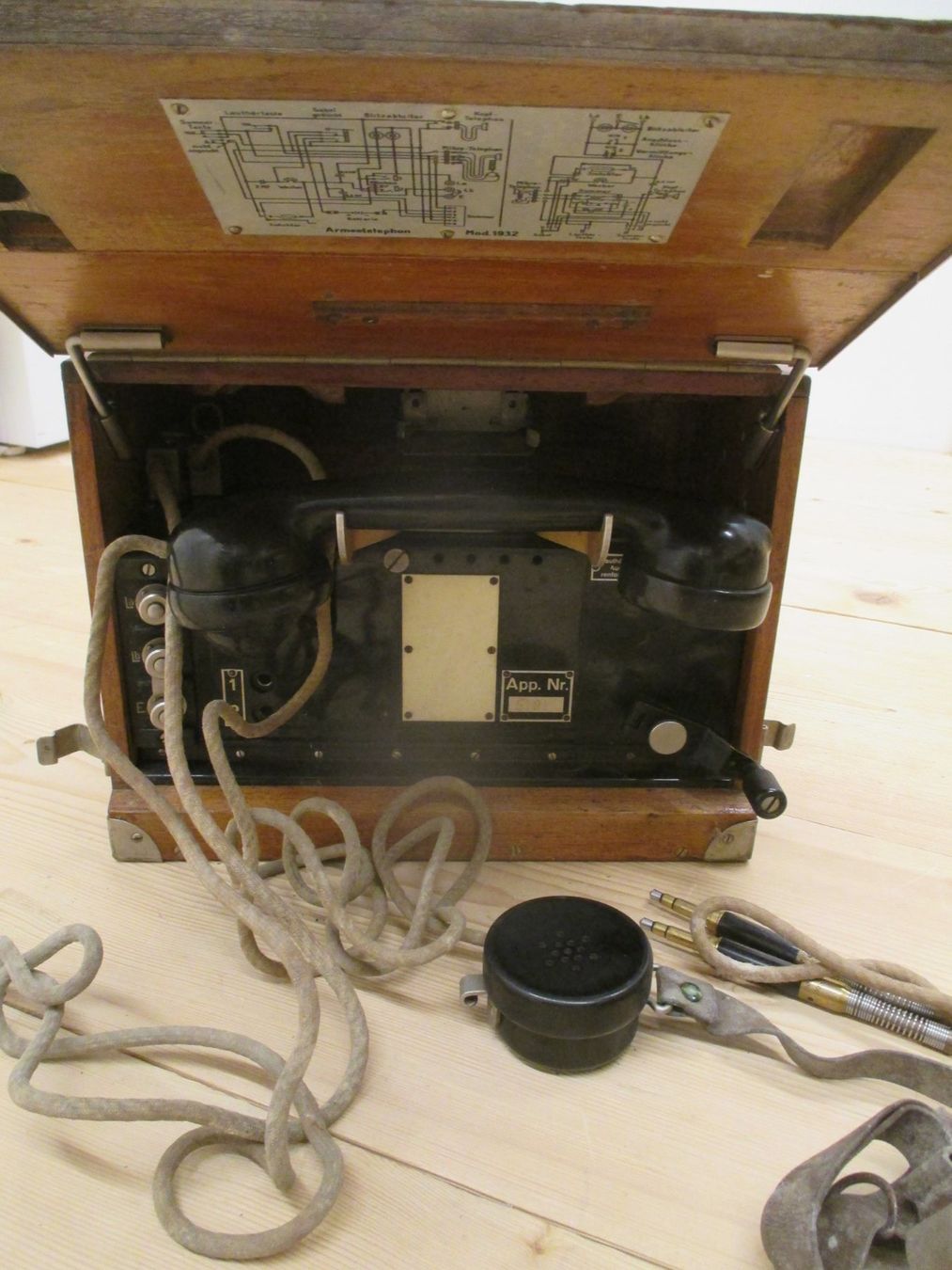Telefone: Antikes Feldtelefon Kurbeltelefon – Defekt aus Alt St. Johann von philipp8179 8