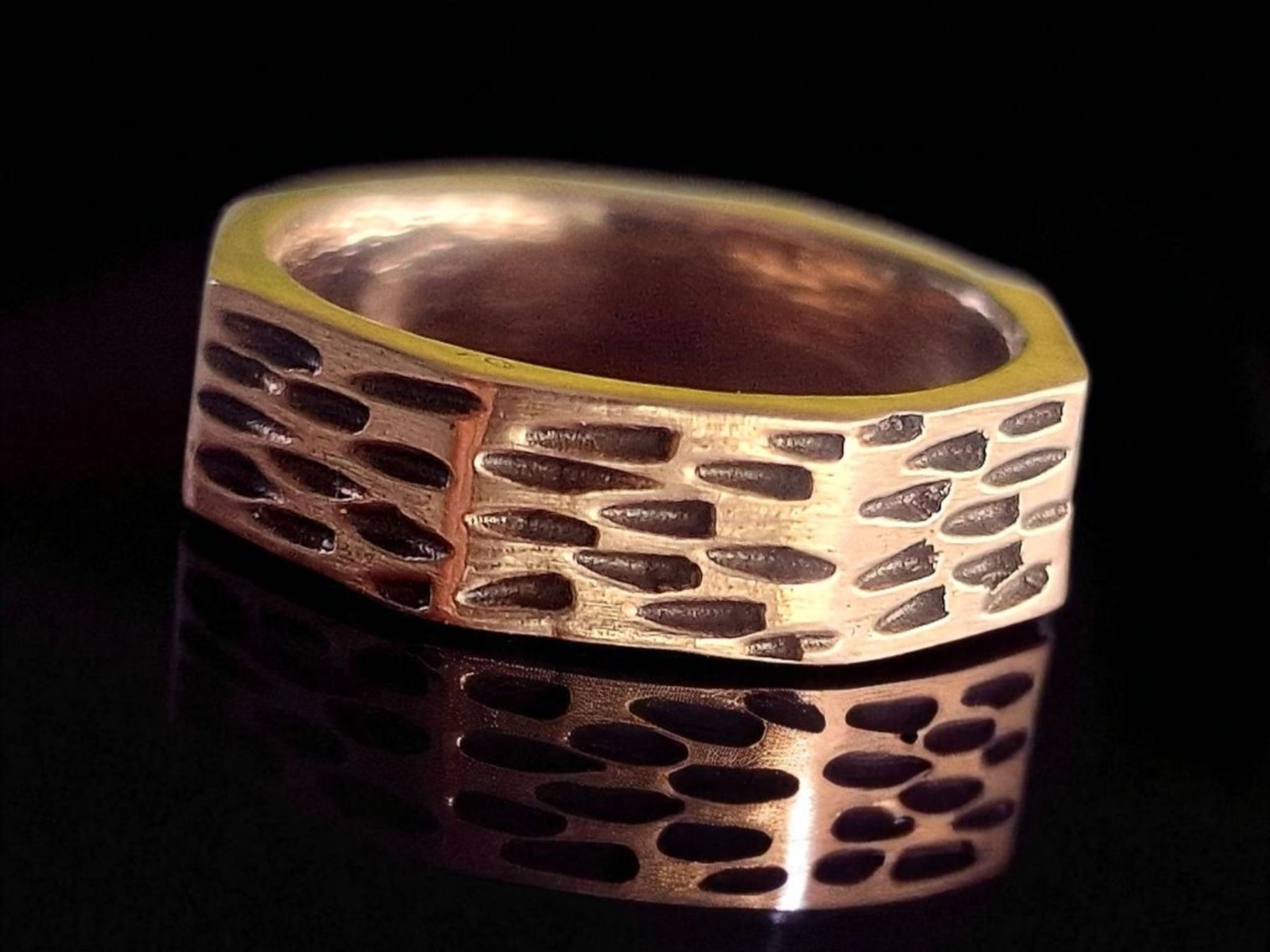 Anelli: Achteck-Ring Bronze, gefurcht,  Ringgrösse 49 – Nuovo e nell'imballaggio originale da Aarau venduto da Schmuckhoehle_MD 1