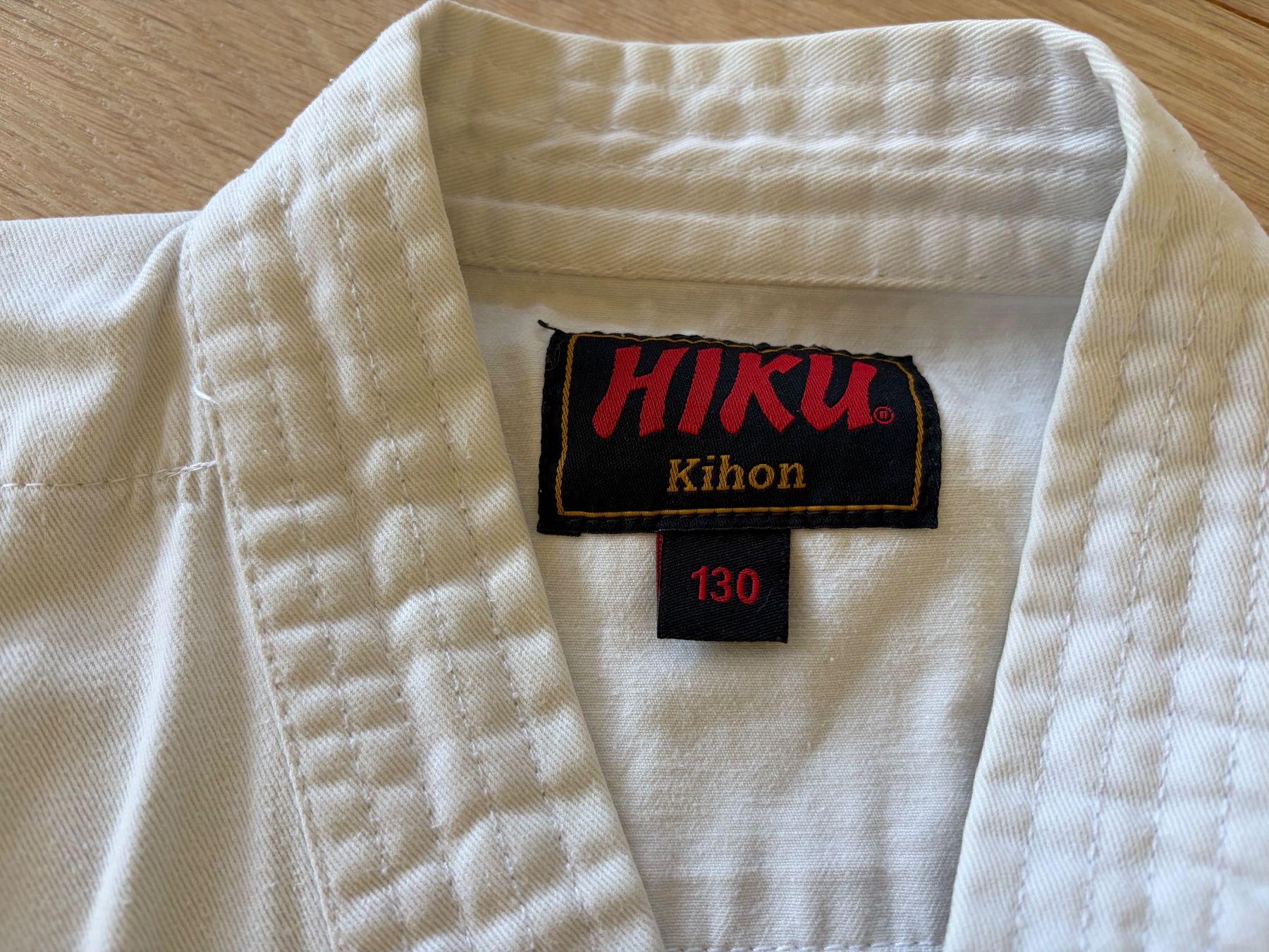 Kimonos: Hiku Kihon Karate-GI - Kinder Gr. 130 – Gebraucht aus Zürich von Tardus 2