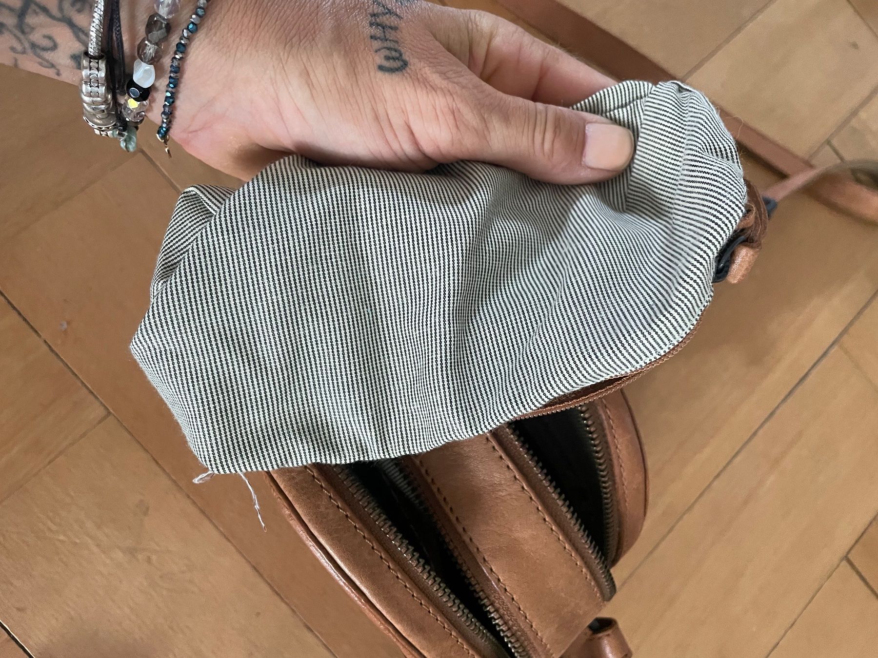 Taschen für Damen: Handtasche Aunts& uncles – Gebraucht aus Arbon von Meret2 4