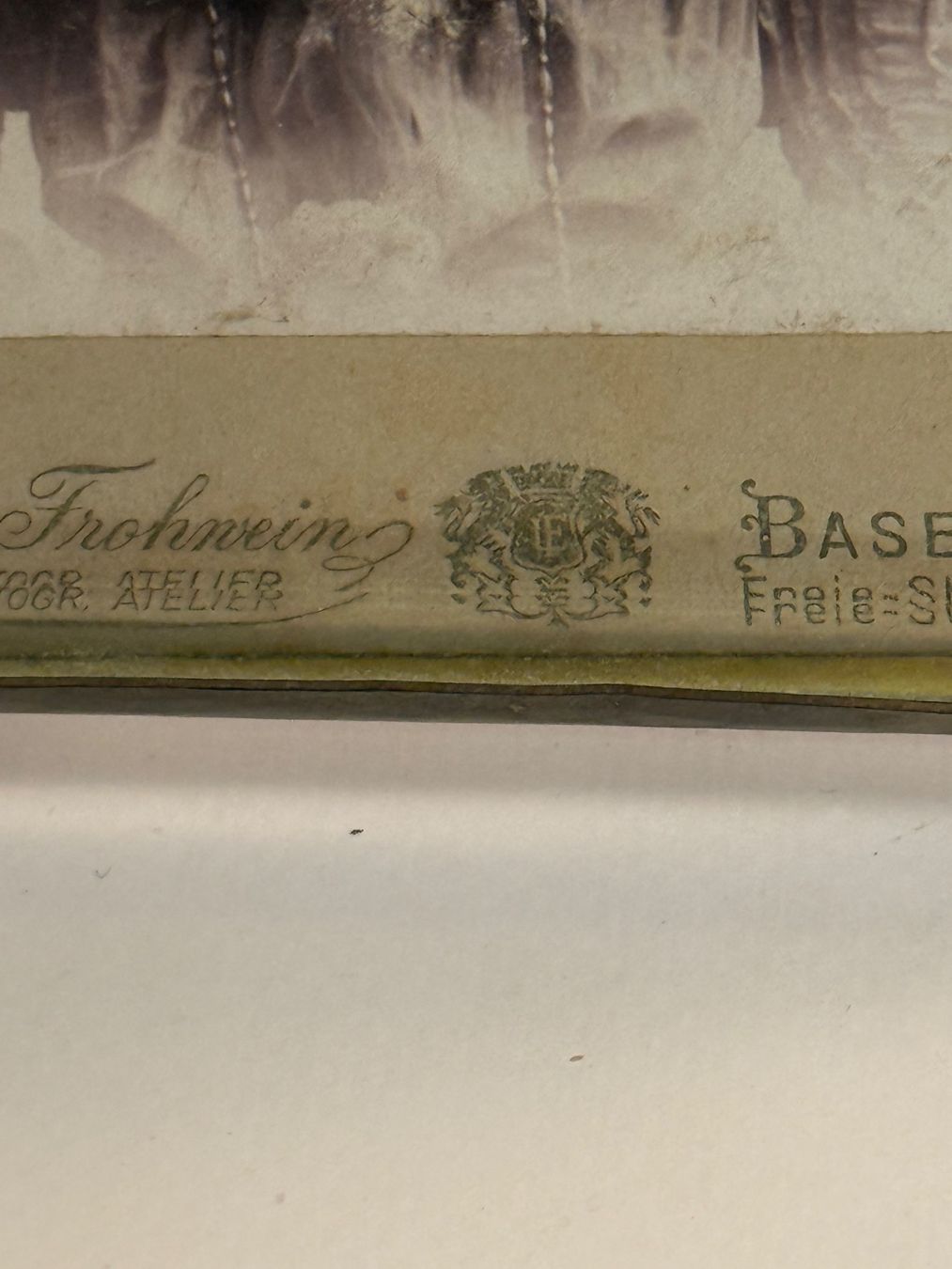 Foto & Immagini: Kleines Atelierfoto Basel mit Glasrahmen – Usato da Itingen venduto da uhu777 5