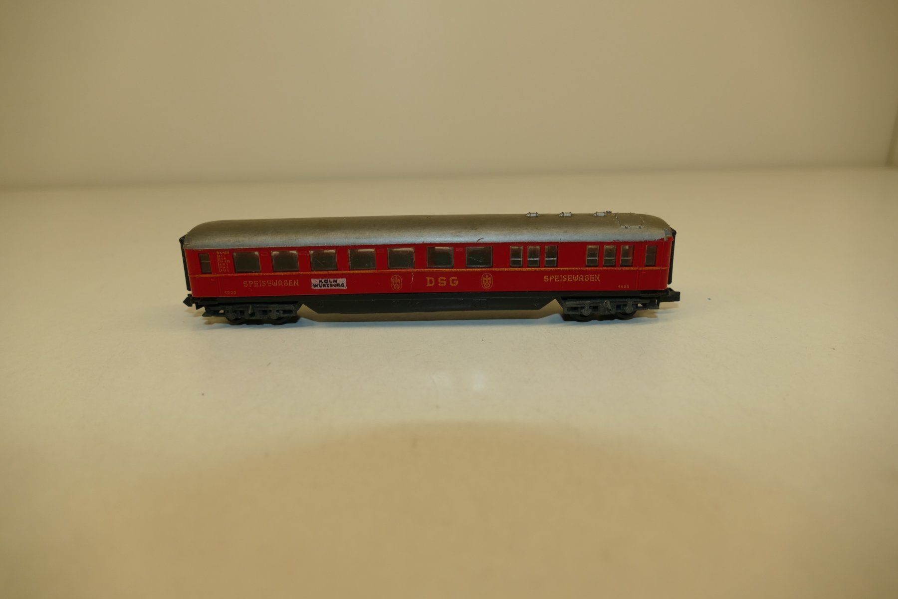 Arnold Modellini di ferrovie: Arnold N: DSG Speisewagen – Usato da Niederhasli venduto da rail-duerst 1