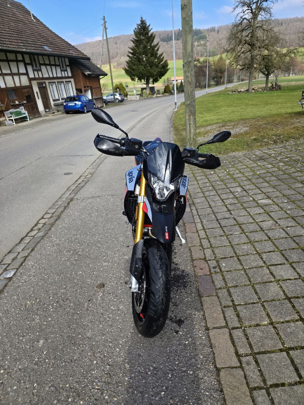 Strasse: Aprilia Dorsoduro 900 – Gebraucht aus Schleinikon von Geni92 2