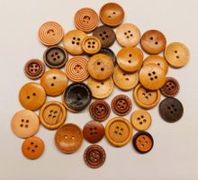 38 Stk Hölzknöpfe mix, wooden buttons