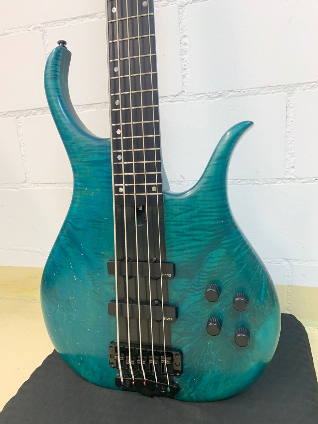 Strumenti musicali: Vitus 5-String E-Bass – Usato da Rothrist venduto da Voma0 5