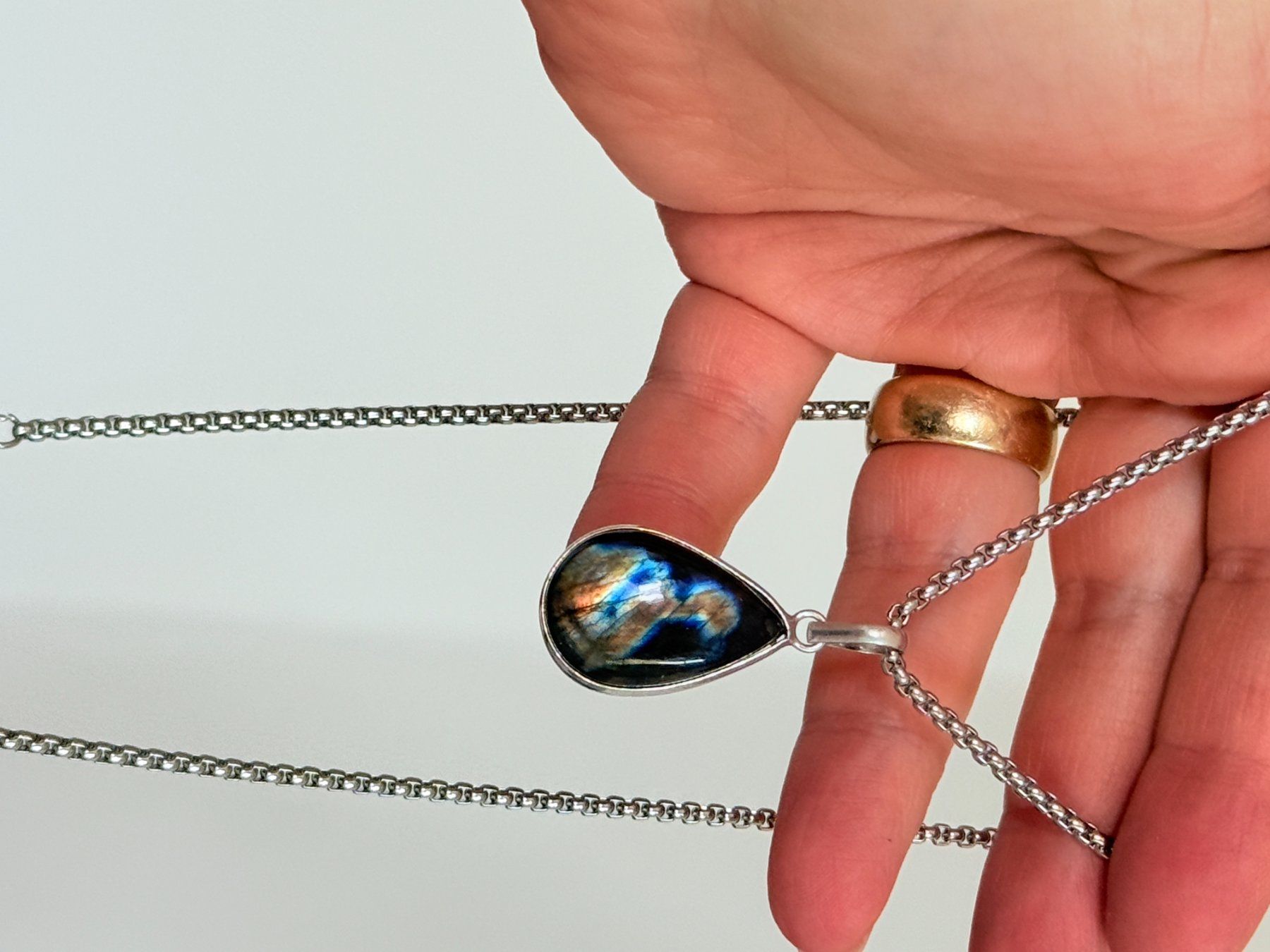Ketten: Collier avec labradorite - Élégant & Naturel! – Neu und originalverpackt aus Genève von AWWA 1