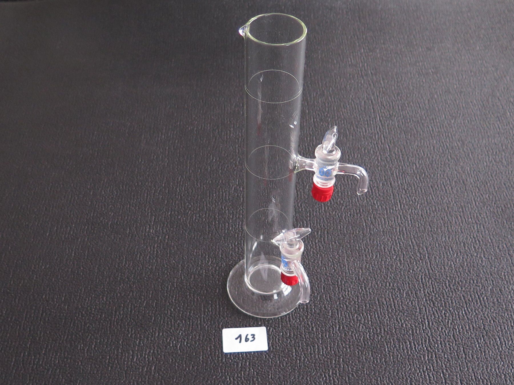 Bicchieri: Glas Messzylinder 300ml, 2 Hähne – Usato da Basel venduto da Deko1
