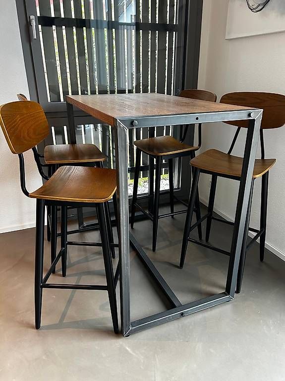 Ensemble table et chaises: Bartisch mit 4 Stühlen  – D'occasion à Unteriberg par Paradies777 2