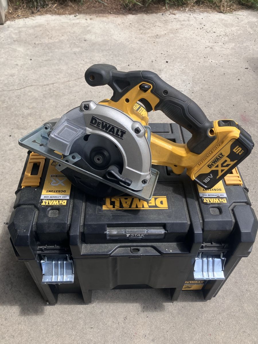 Dewalt Seghe: Metallhandkreissäge Dewalt – Usato da Flühli LU venduto da Mansiber