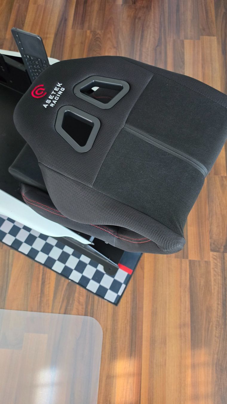 Sedie: Asetek Racing Initium Kompakt - Simracing Sitz, klappbar – Nuovo (secondo la descrizione) da Möriken AG venduto da AeB_Audiophile 6